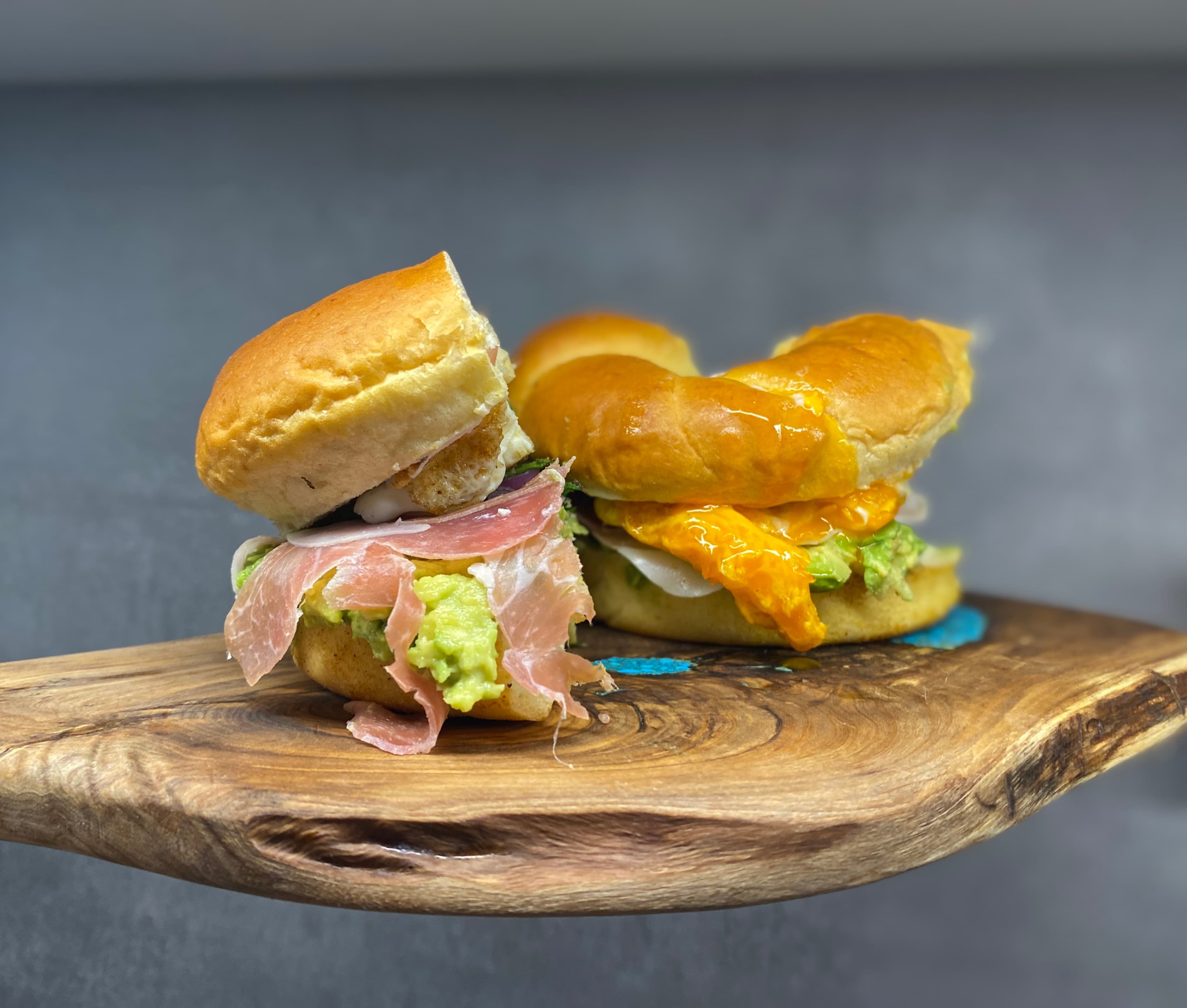 Prosciutto Bagel with Avocado Mousse Recipe Image