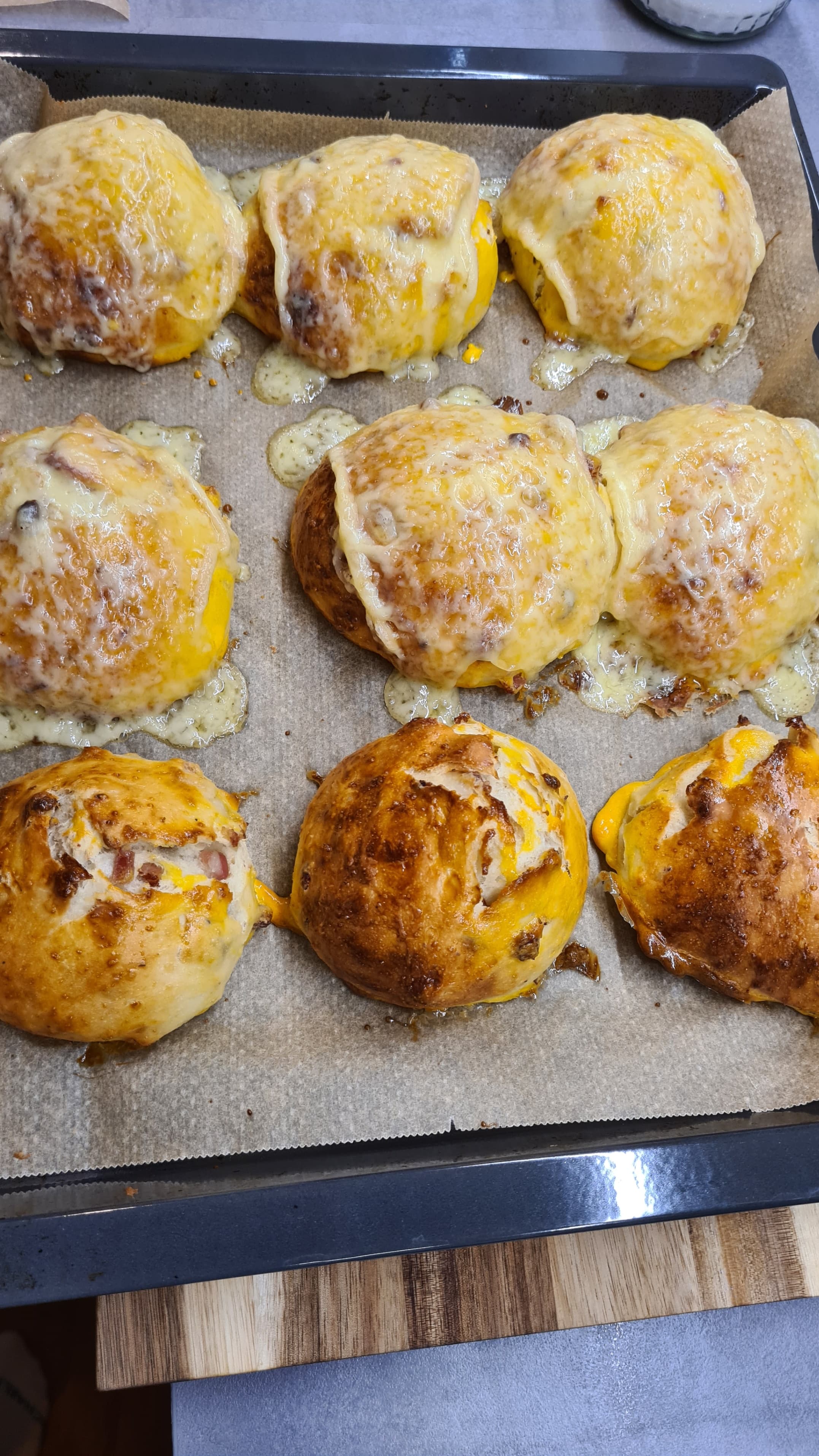 Speckbrötchen – Ciasto mleczne 100% hydracji z boczkiem i raclette (48 h) Recipe Image