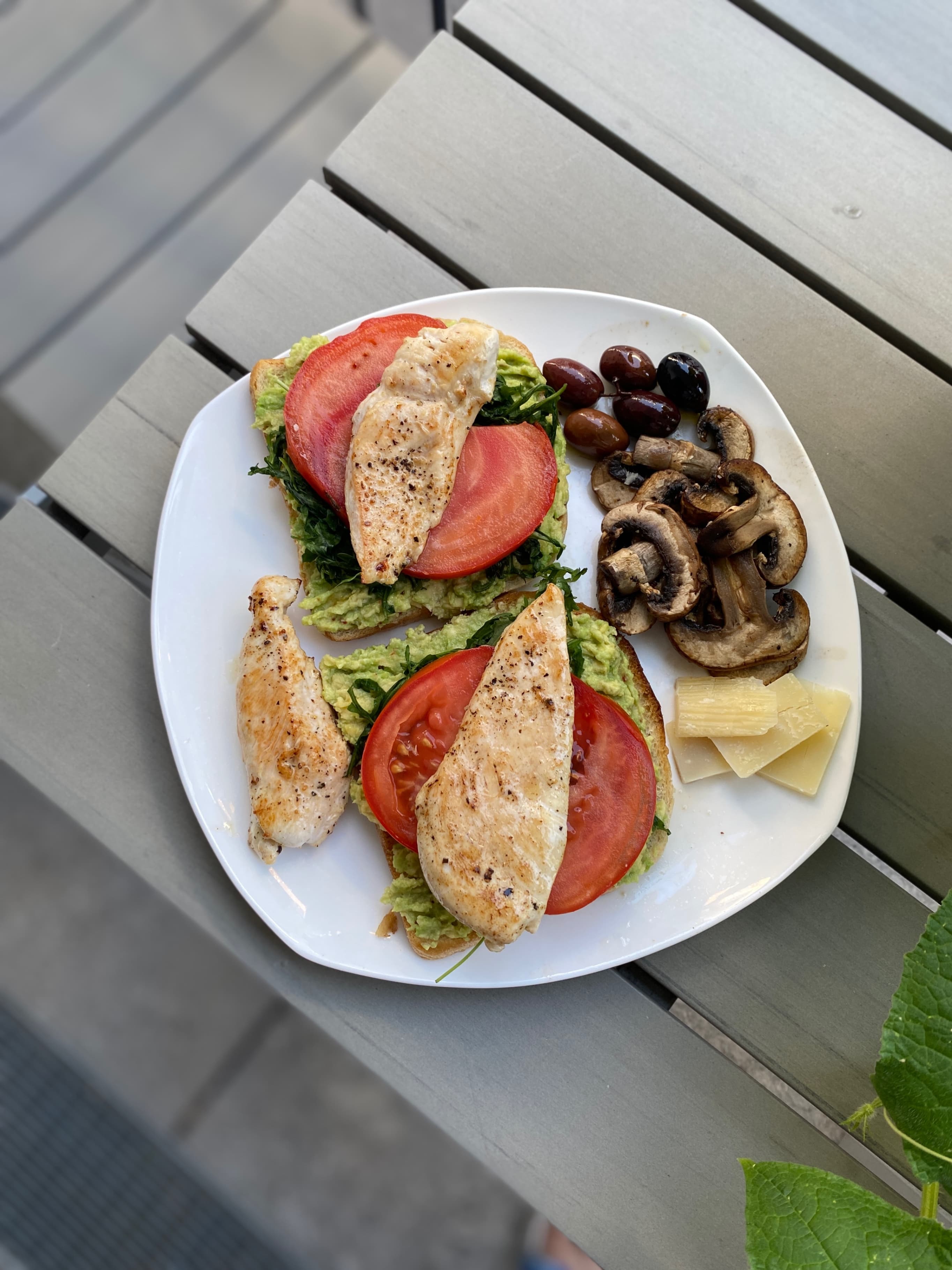Avocado Breakfast with Chicken and Mushrooms Recipe Image