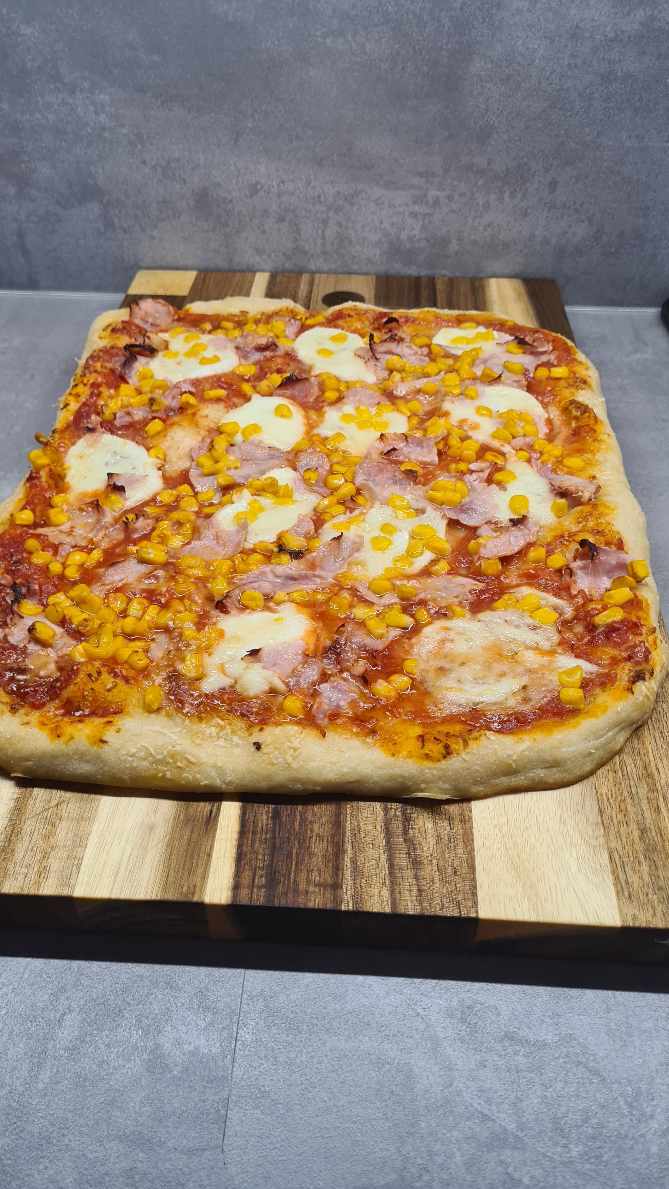 Pizza na patelni na imprezy (2 blachy) Recipe Image