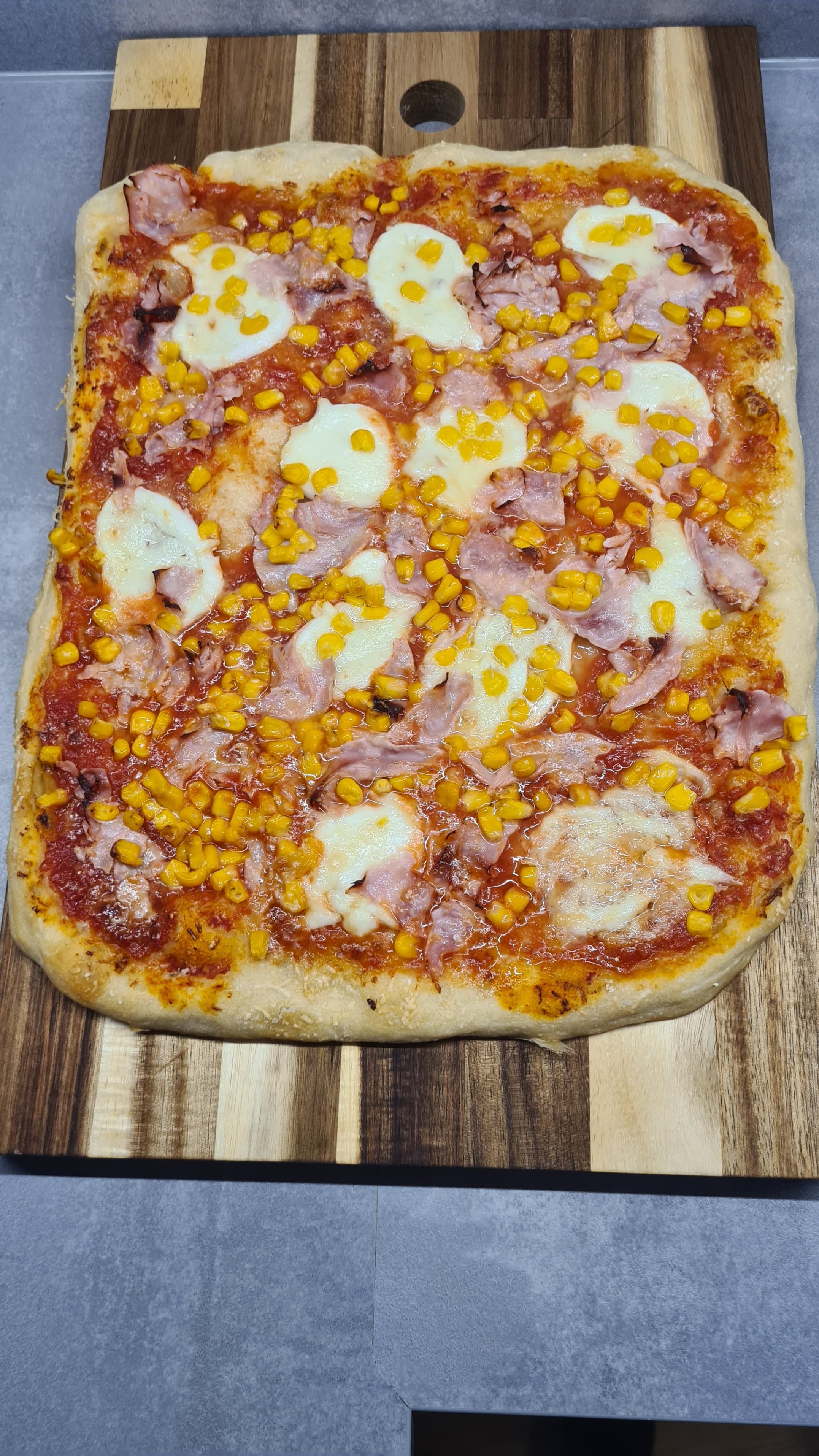 Pizza na patelni na imprezy (2 blachy) Recipe Image