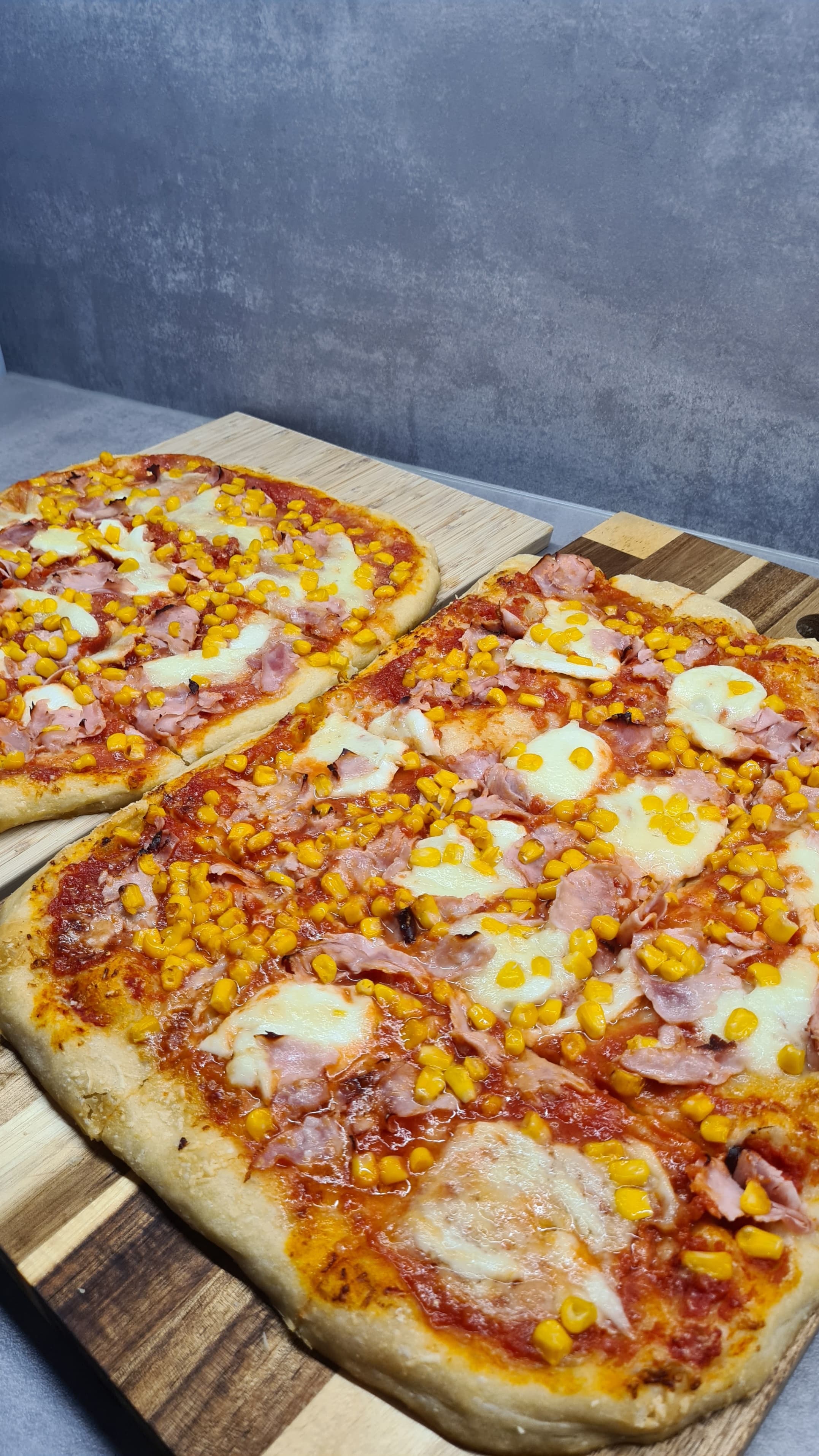 Pizza na patelni na imprezy (2 blachy) Recipe Image