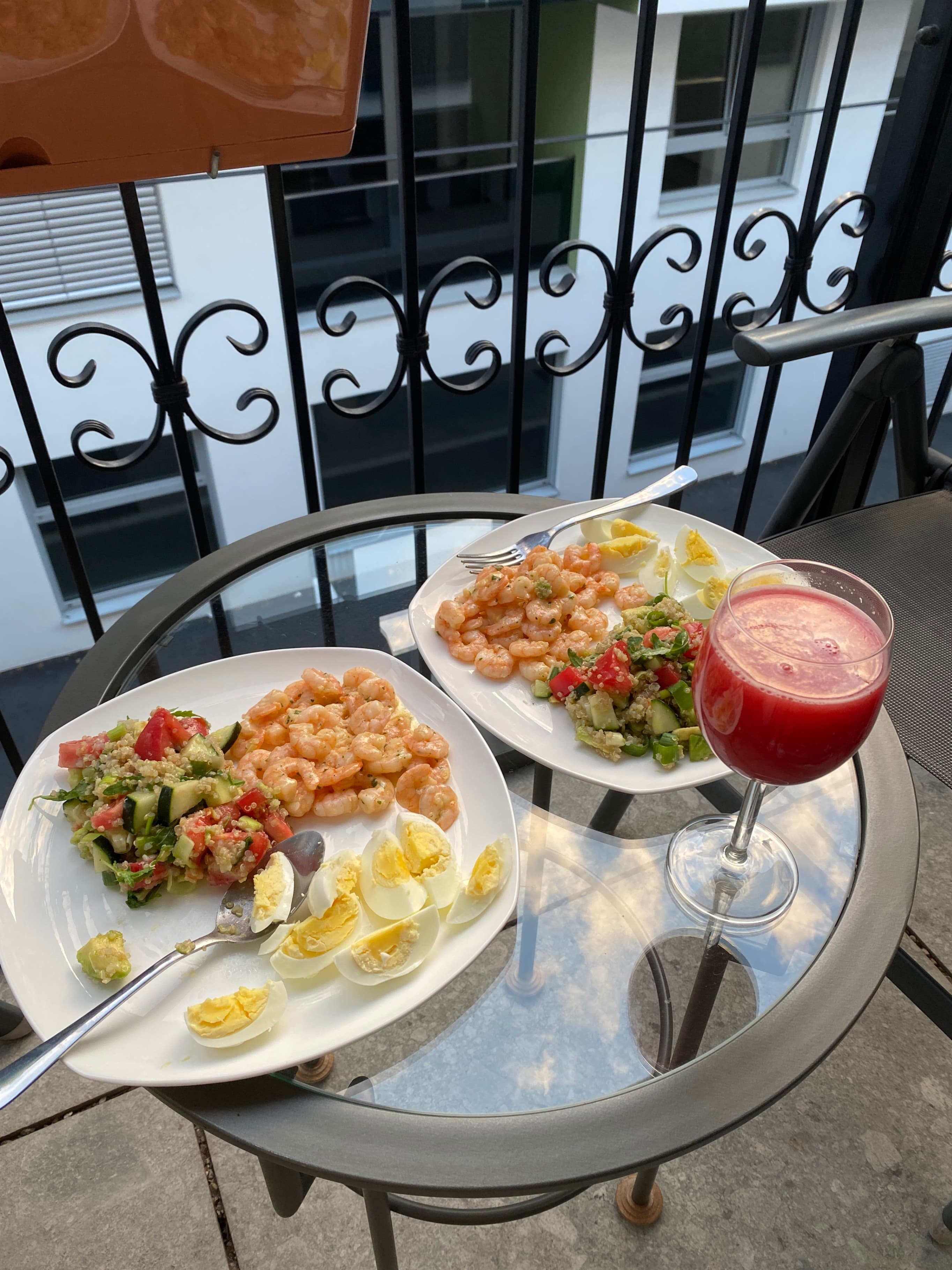 Shrimps with Quinoa Salad Recipe Image