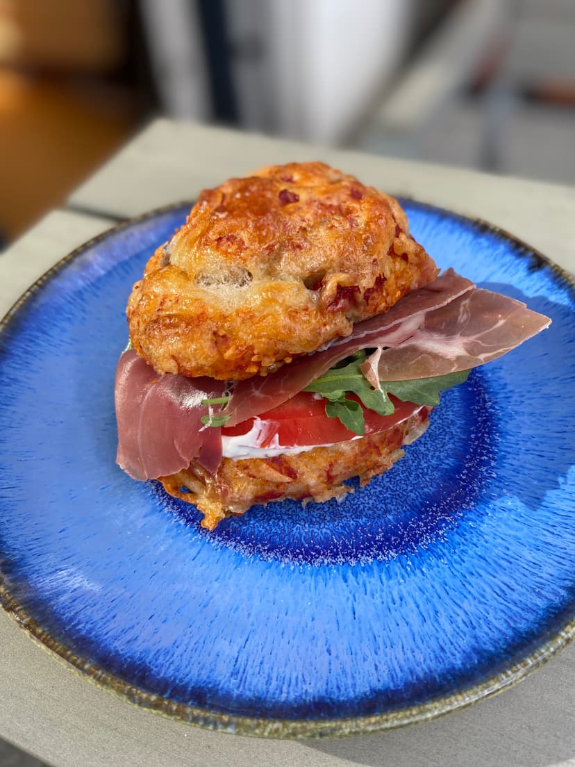 Kleine Broodjes met Zongedroogde Tomaten en Olijven Rocely Recept