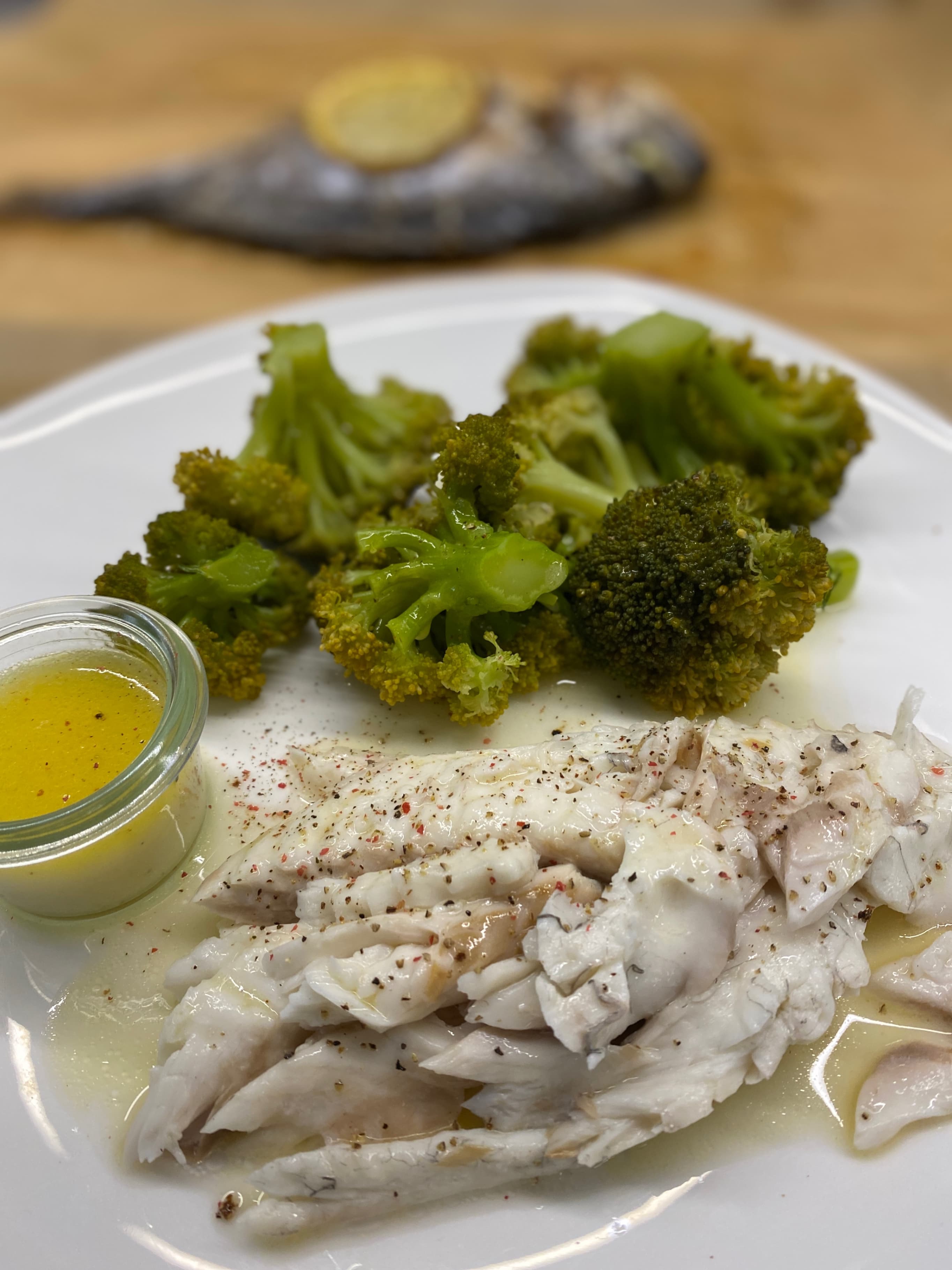 Dorada con Brócoli y Salsa de Limón y Ajo