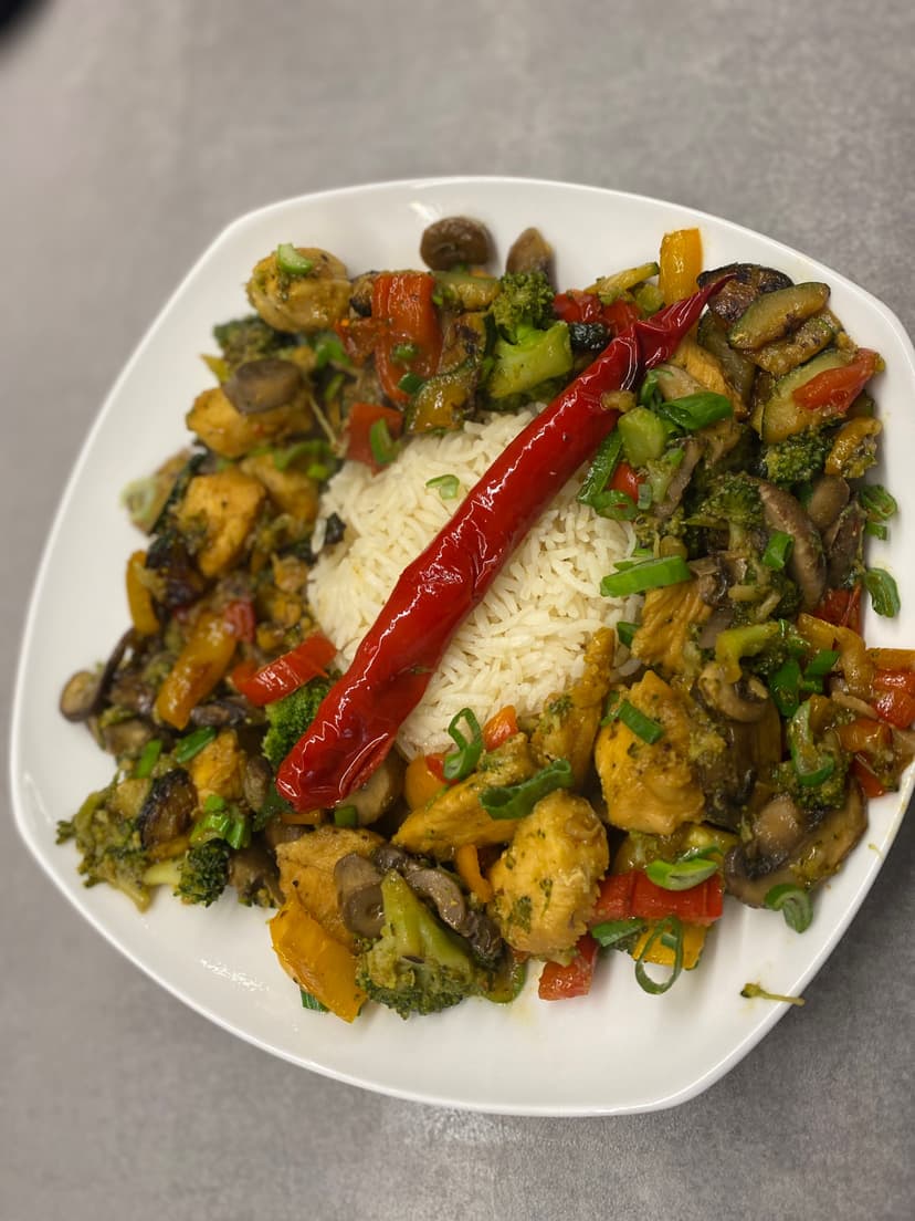Wok-Fried Chicken and Vegetables with Rice Rocely Recipe