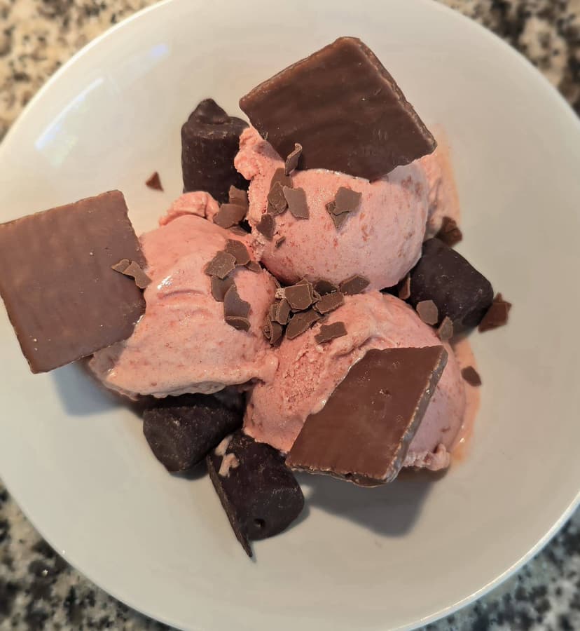 Cherry Cream Ice Cream with Cinnamon and Lime Rocely Recipe