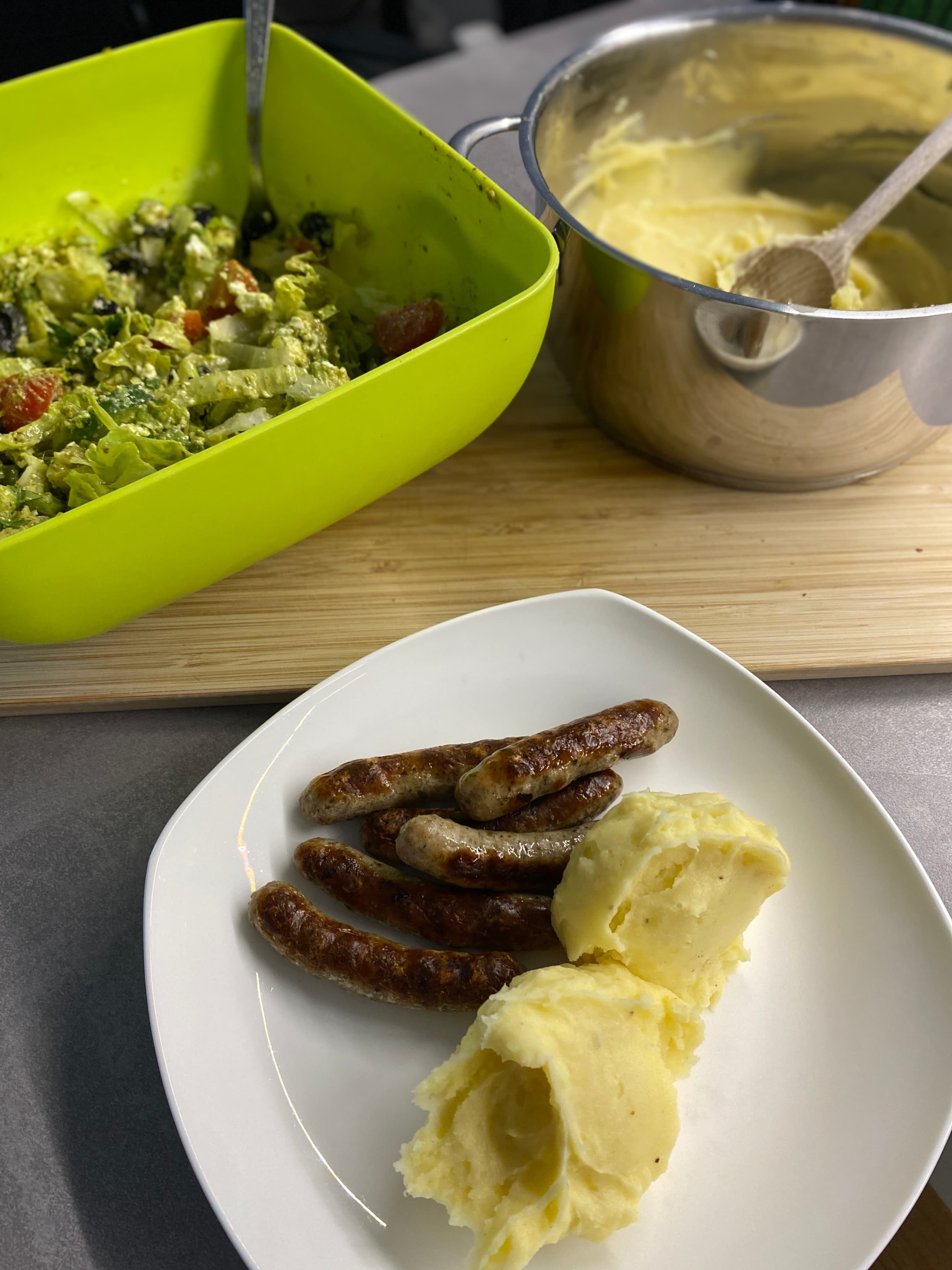 Bavarian Sausages with Mashed Potatoes Recipe Image