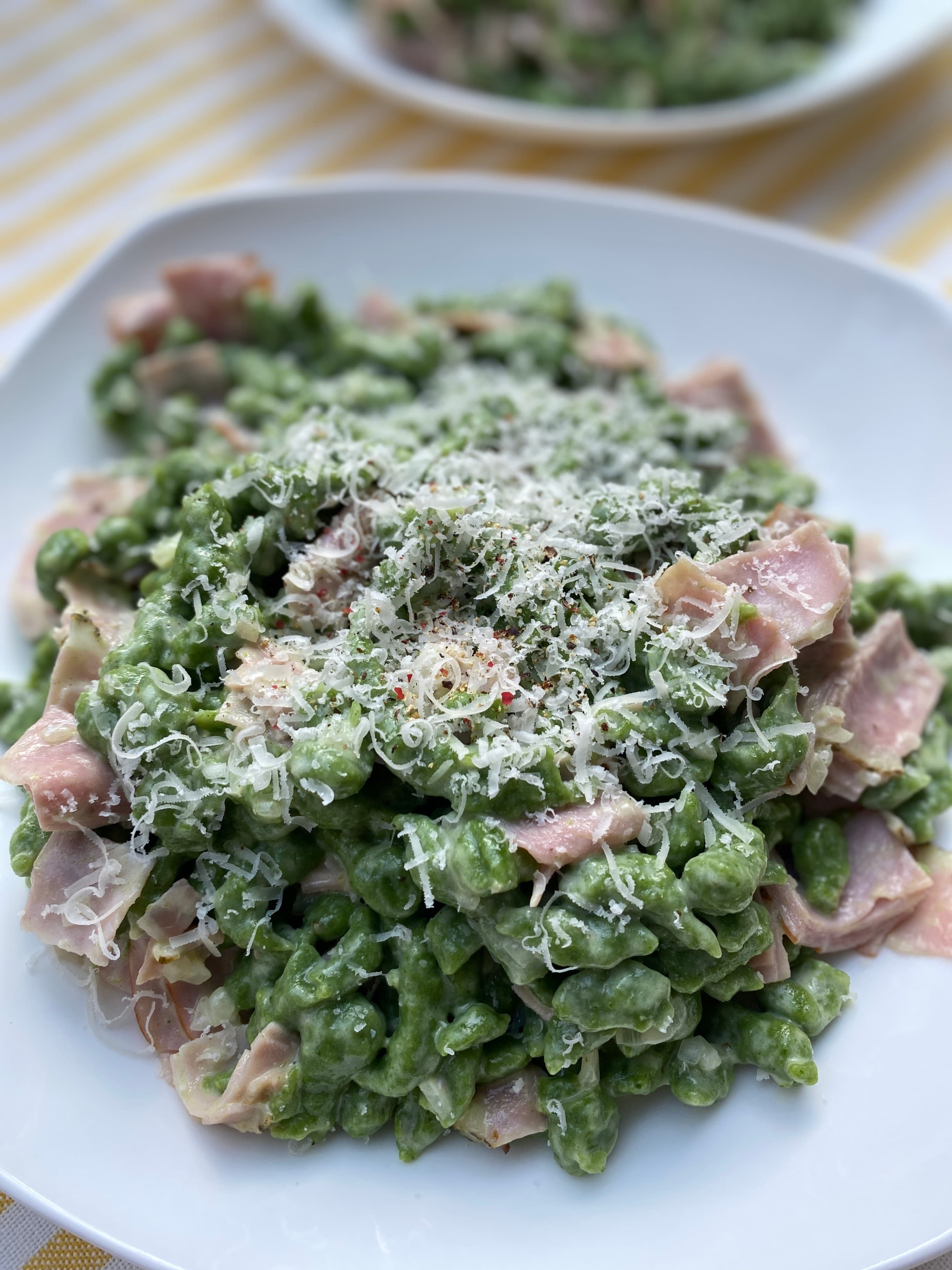 Protein Spinach Spätzle with Ham, Cream & Parmesan Recipe Image