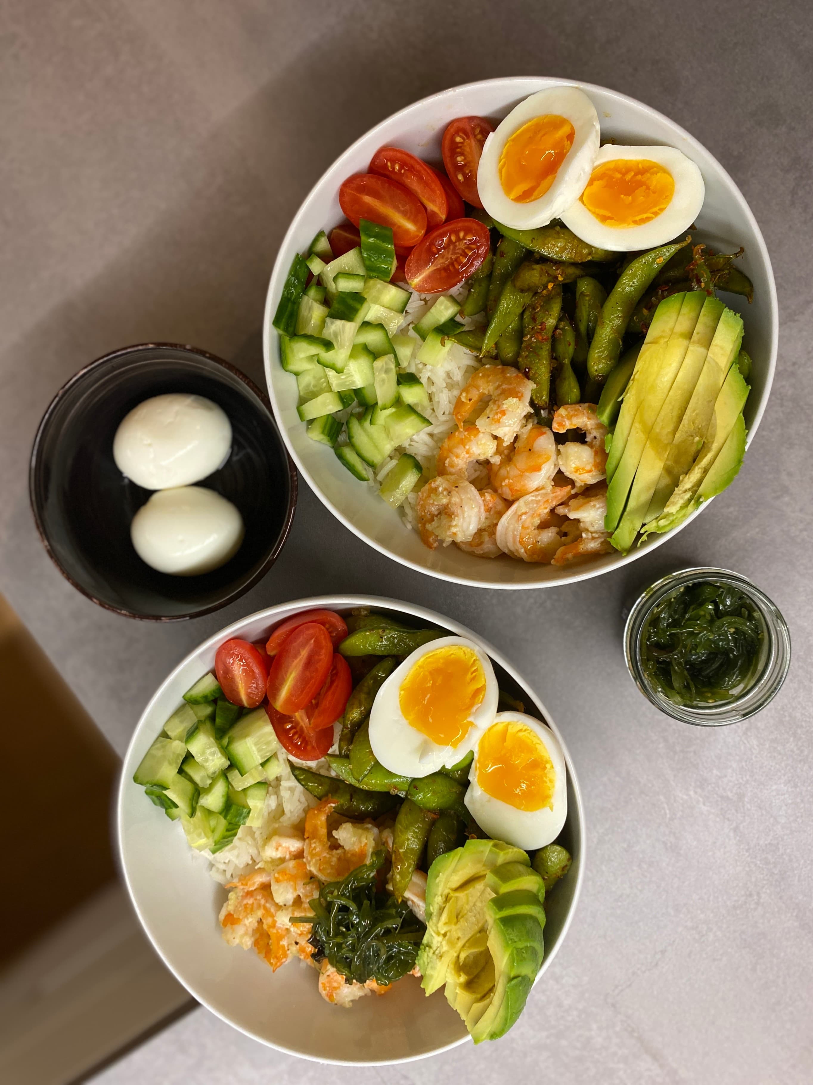 Sushi Bowl with Shrimp and Edamame Recipe Image