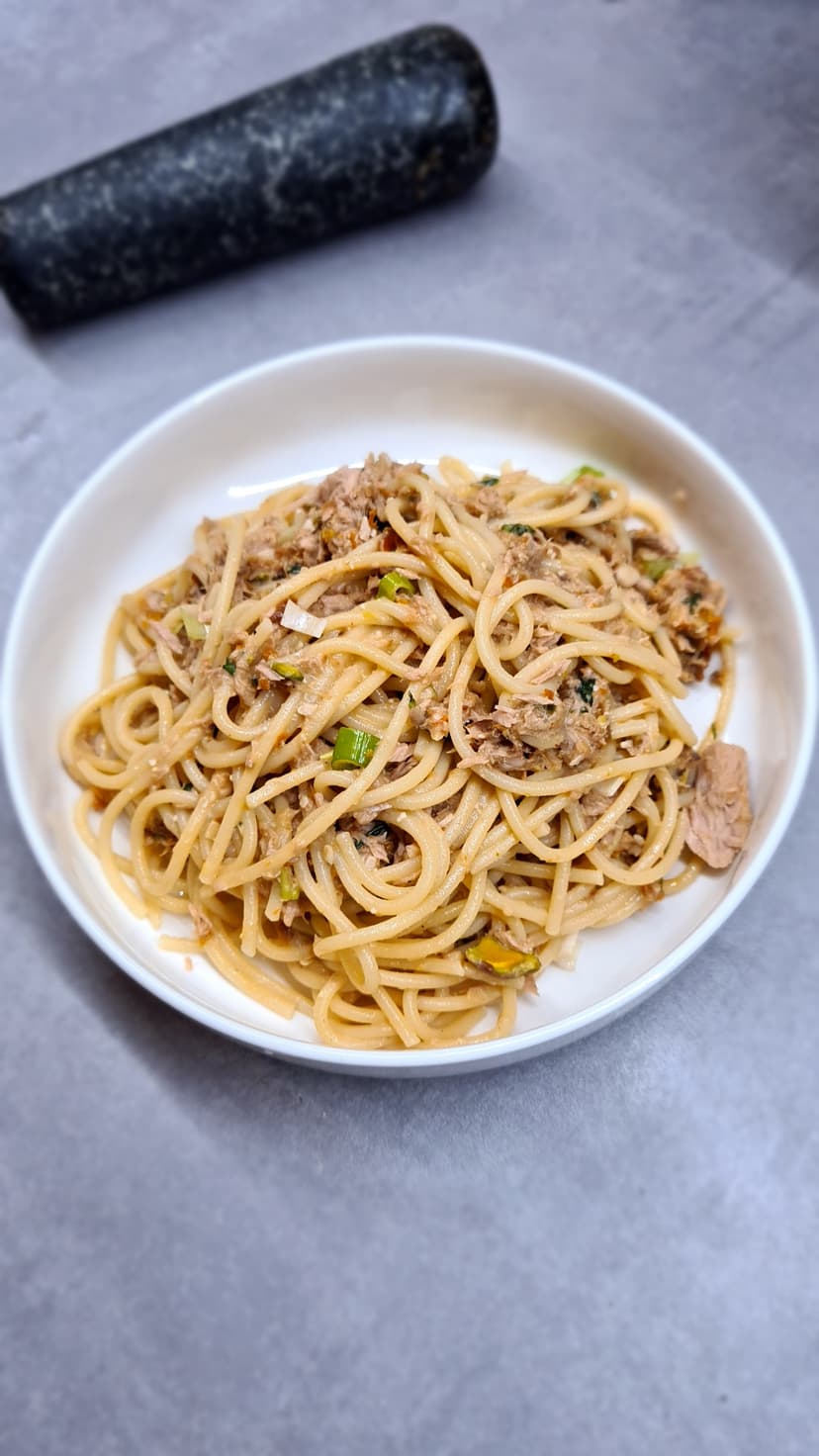Receta de Rocely de Espagueti con Pesto Rojo y Atún