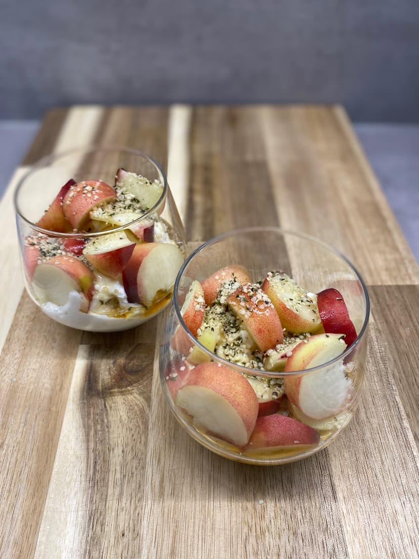 Quick &amp; Healthy Peach Yogurt Snack with Hemp Seeds Rocely Recipe