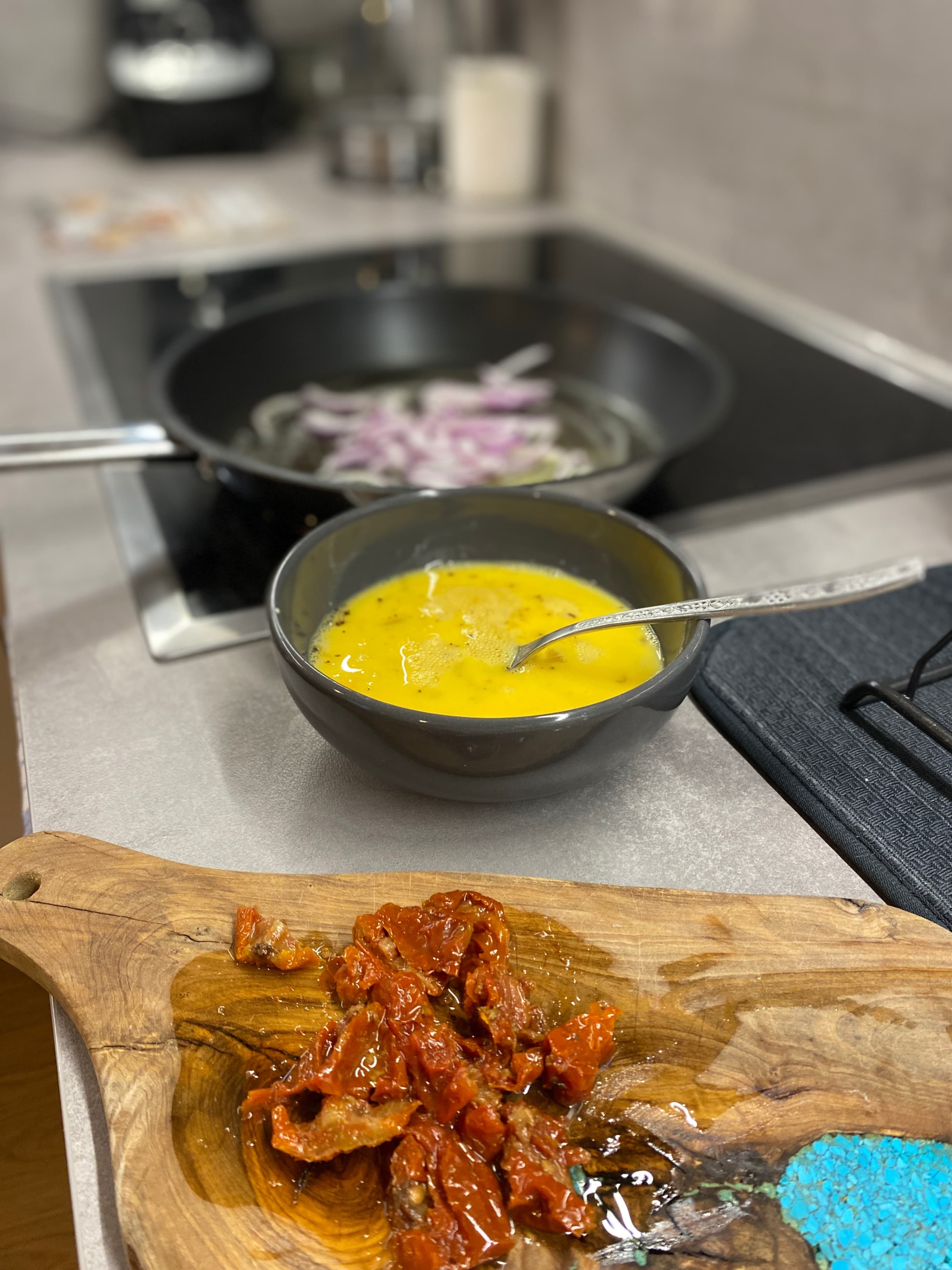 Omelette with Sundried Tomatoes Recipe Image