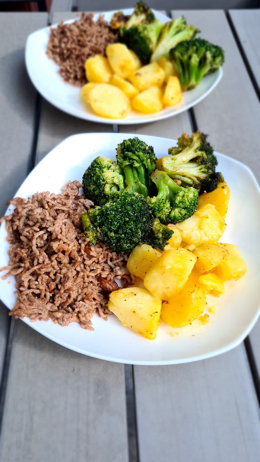 Simple Minced Meat with Potatoes and Broccoli Rocely Recipe