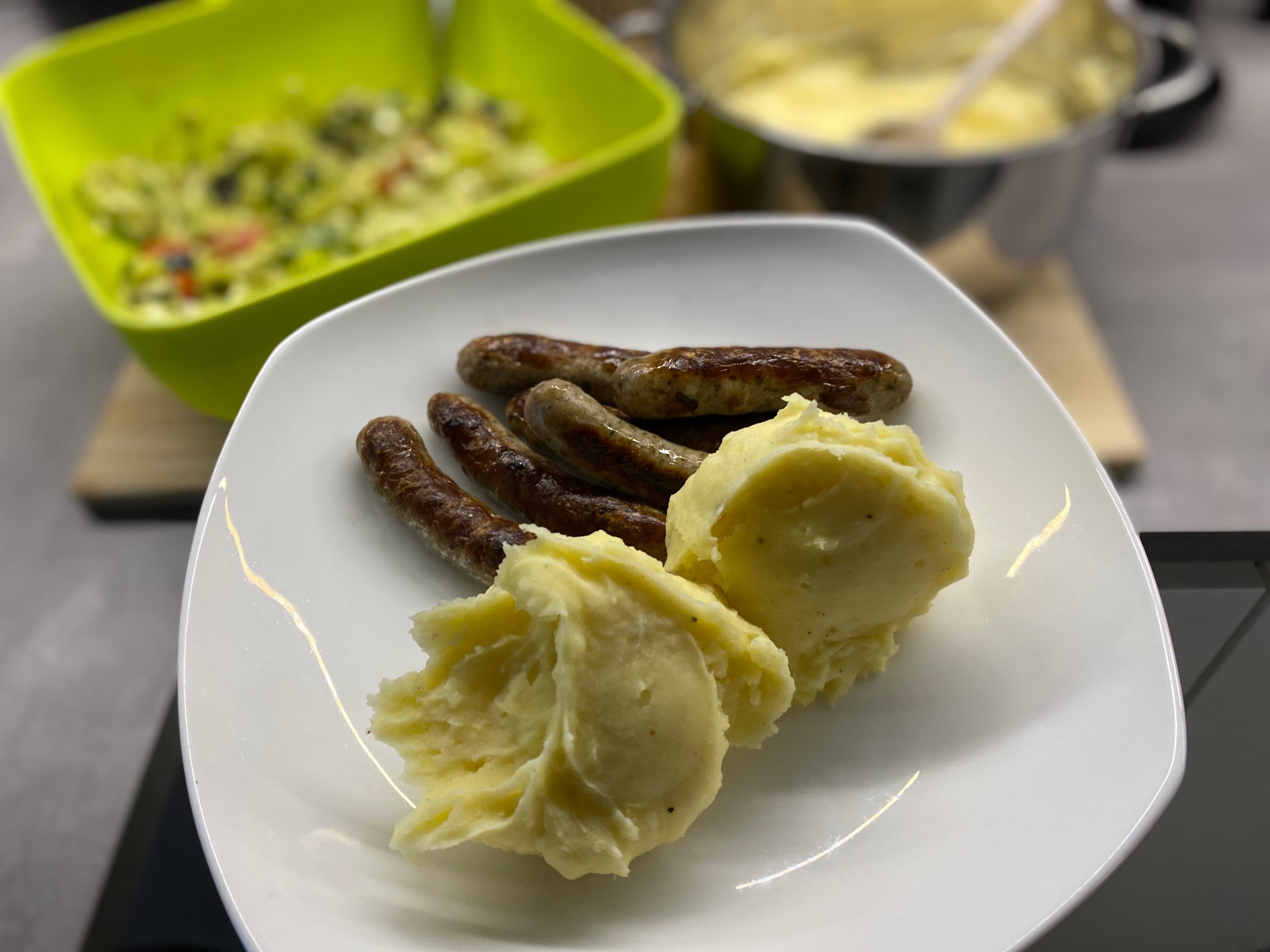 Bavarian Sausages with Mashed Potatoes Recipe Image