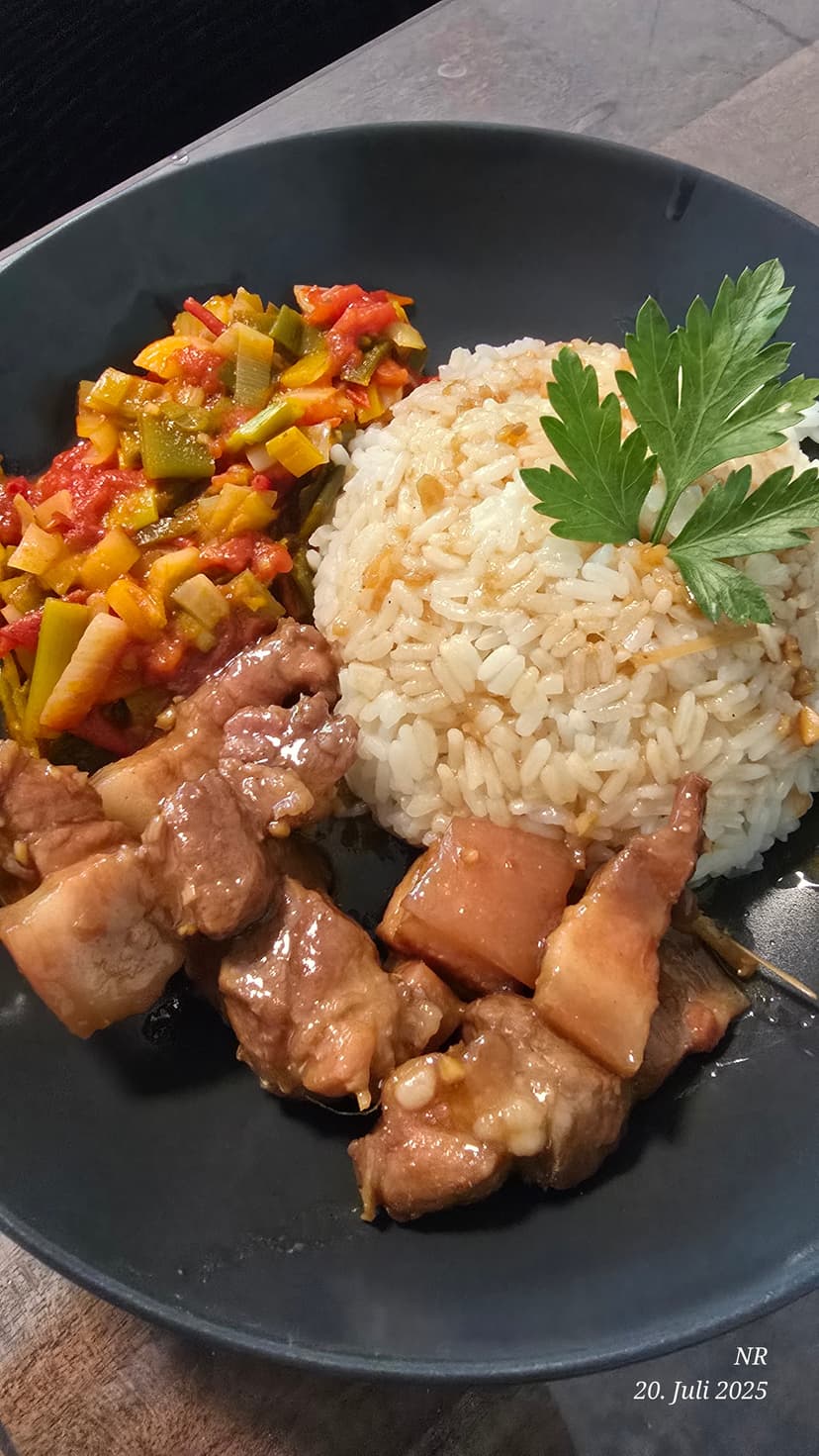 Receta de Rocely de Panceta de cerdo estofada tierna al estilo asiático con marinada de hierba limón y miel