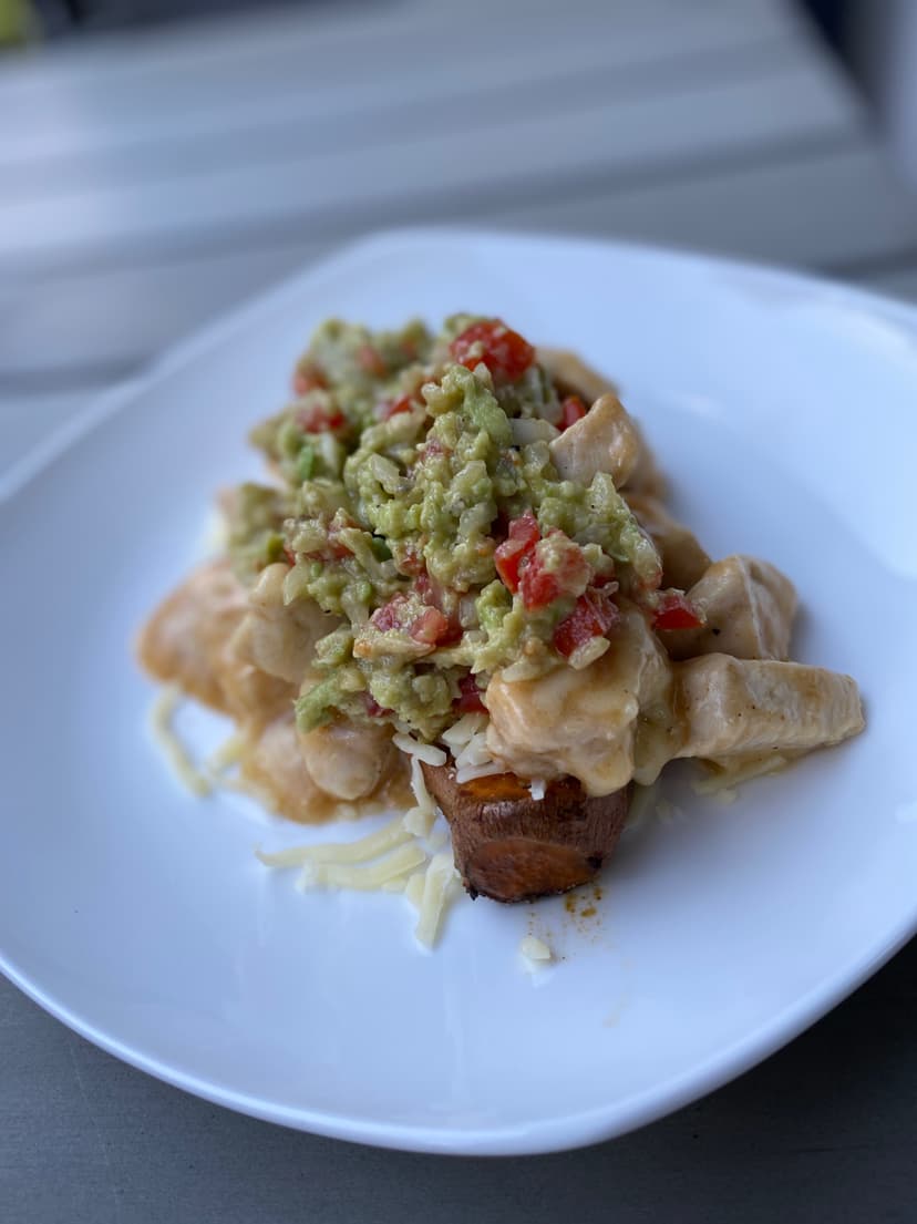 Baked Sweet Potato with Chicken and Guacamole Rocely Recipe