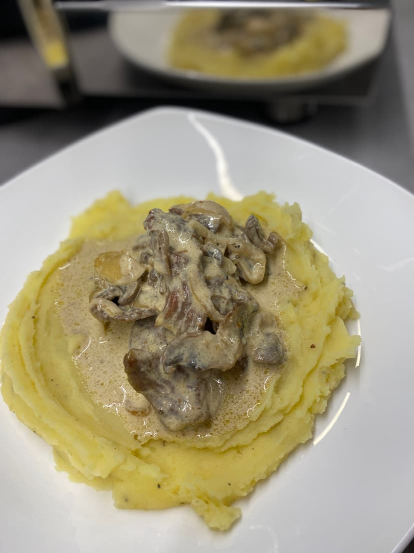 Beef Stroganoff with Mashed Potatoes Rocely Recipe