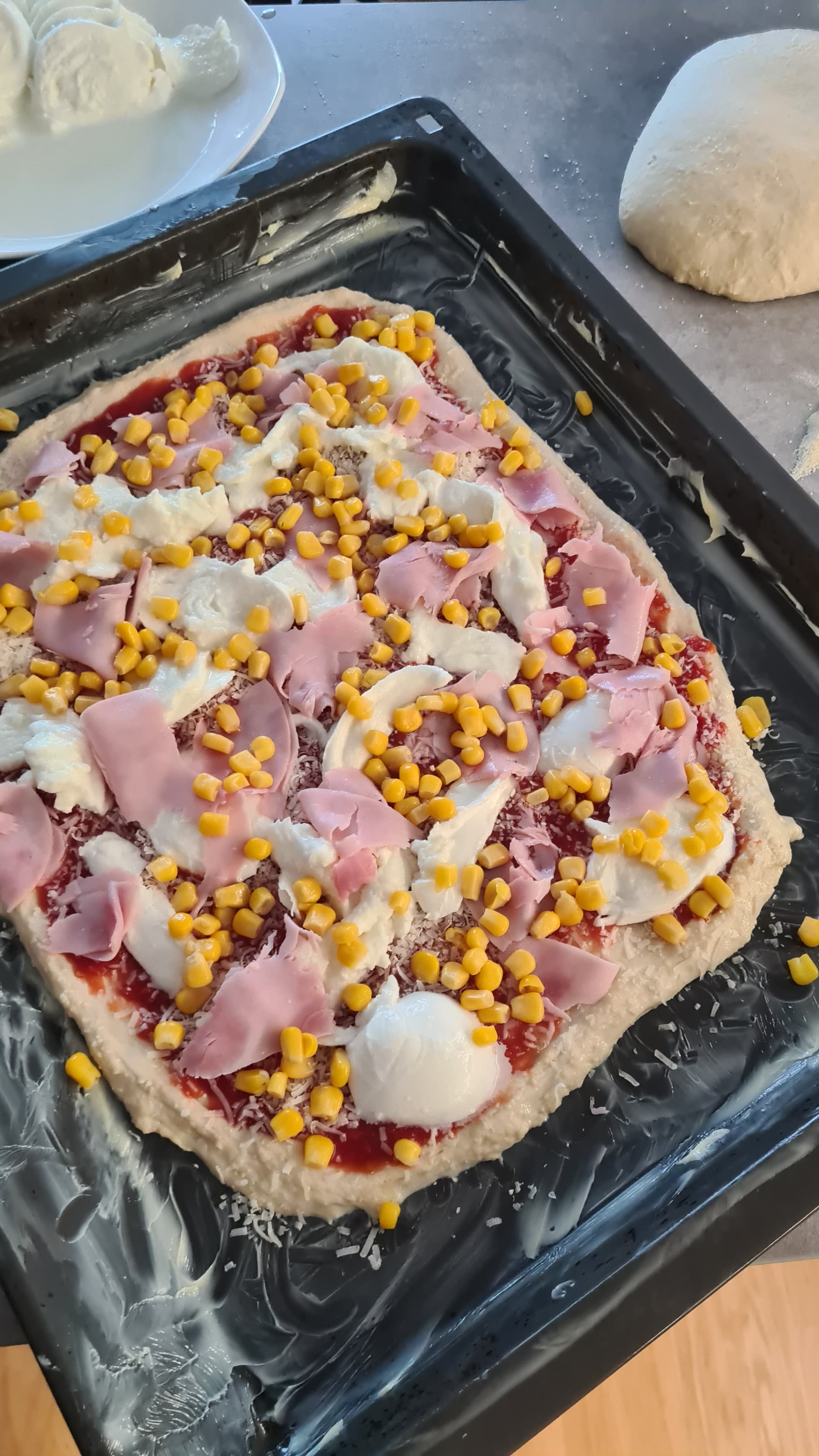 Pizza na patelni na imprezy (2 blachy) Recipe Image