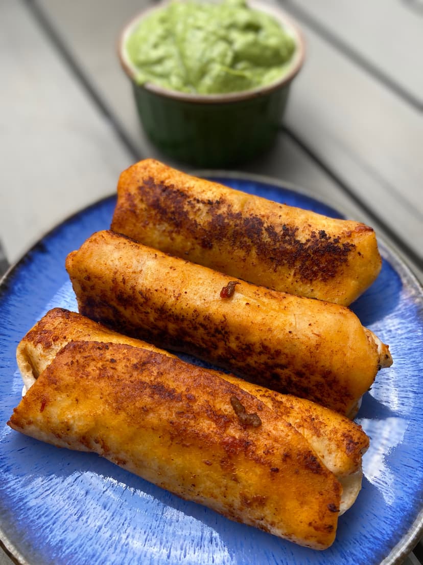 Knapperige Burrito's met Avocadodip Rocely Recept