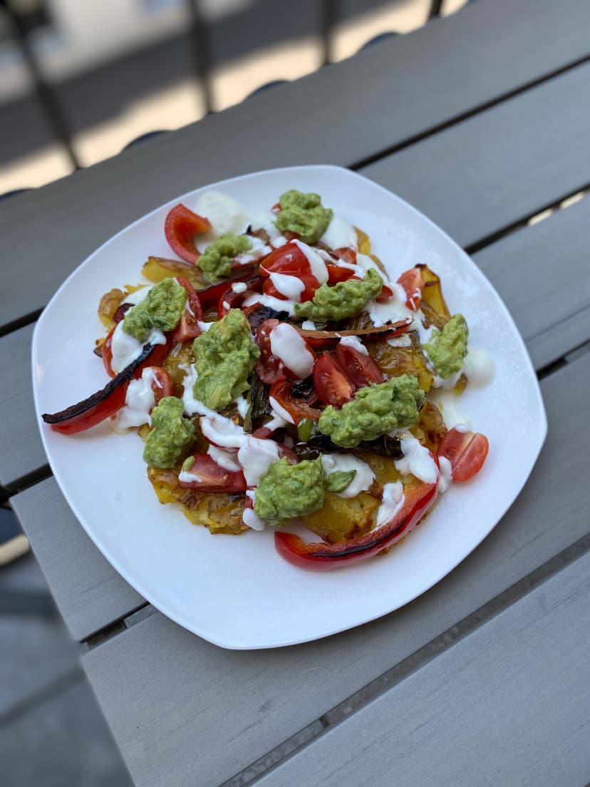 Knapperige geplette aardappelsalade met avocadomousse Rocely Recept