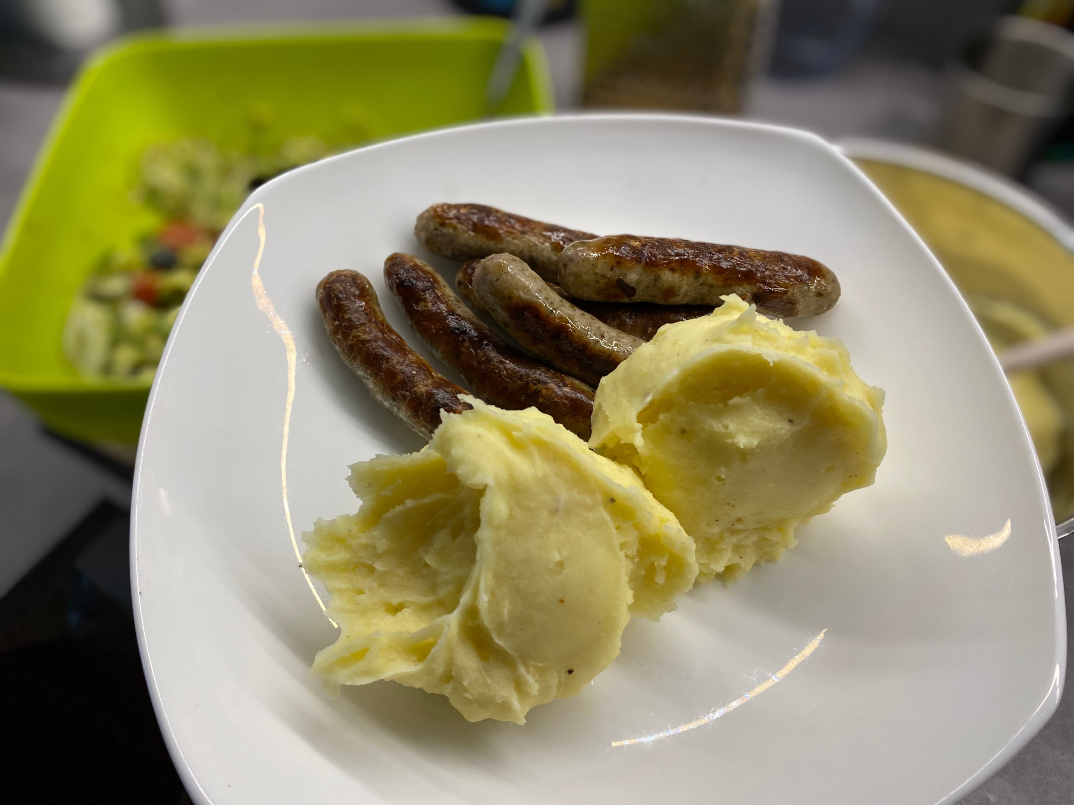 Bavarian Sausages with Mashed Potatoes Recipe Image