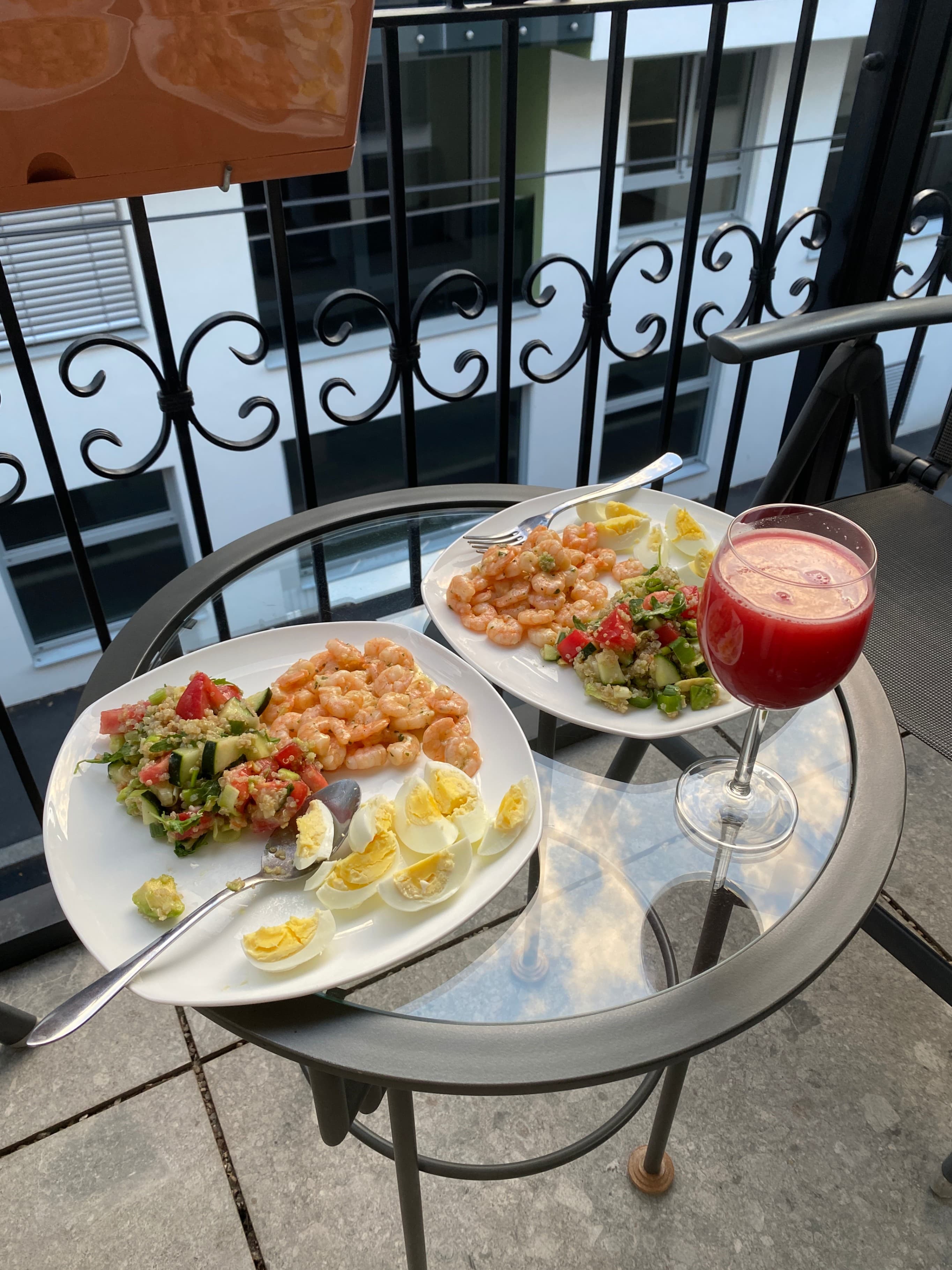 Shrimps with Quinoa Salad Recipe Image