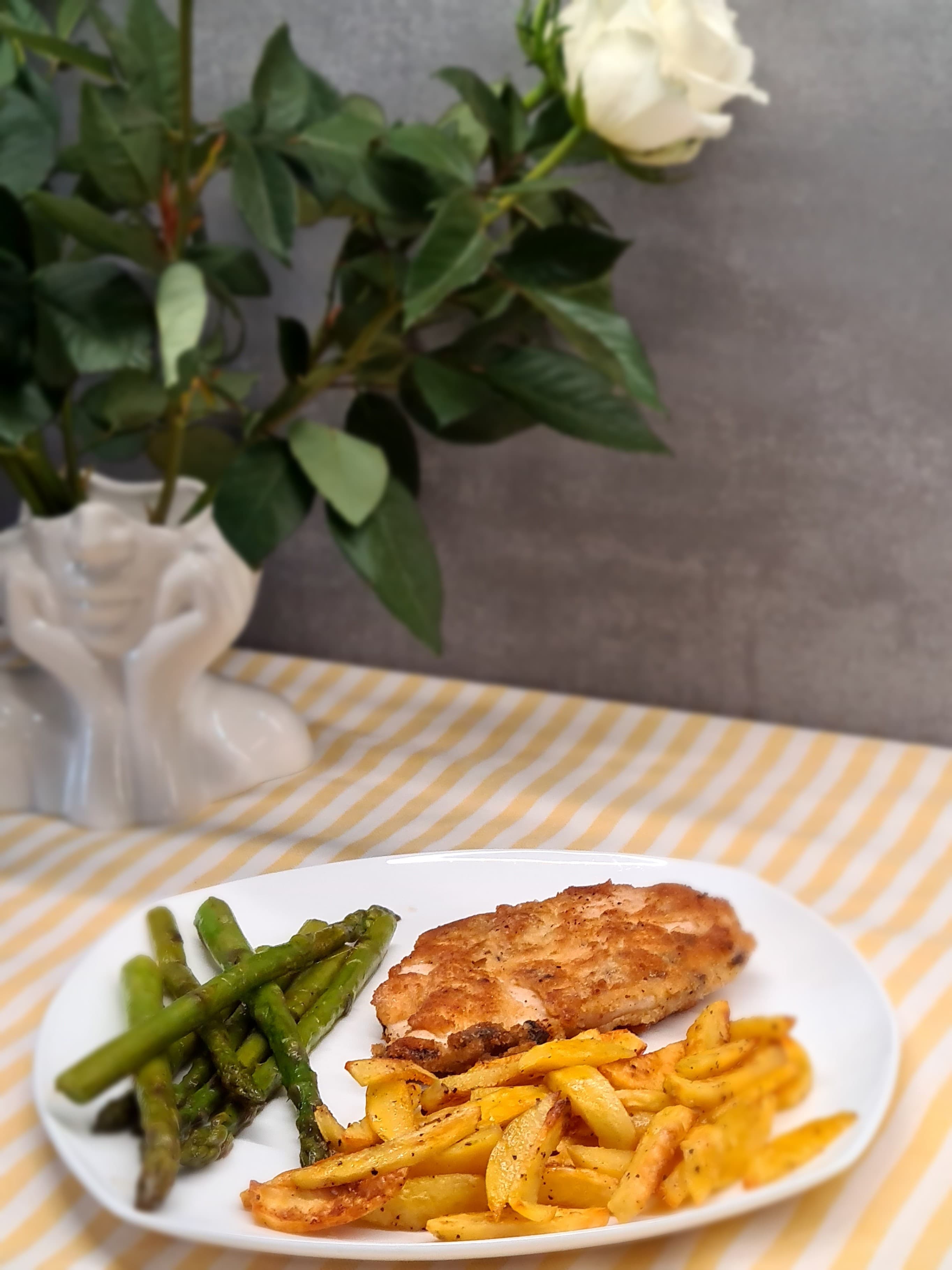 Chicken Schnitzel with Fried Potatoes and Asparagus Recipe Image