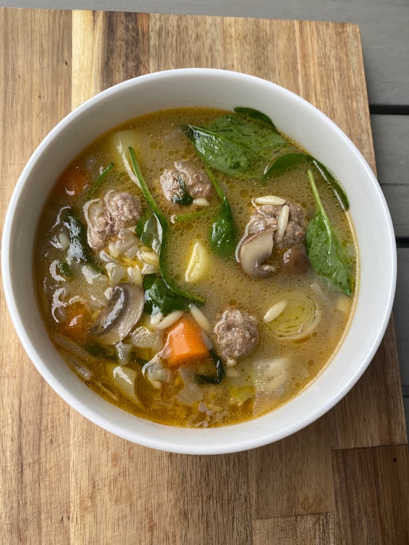 Receta de Rocely de Sopa Sustanciosa de Otoño con Albóndigas y Leche de Coco