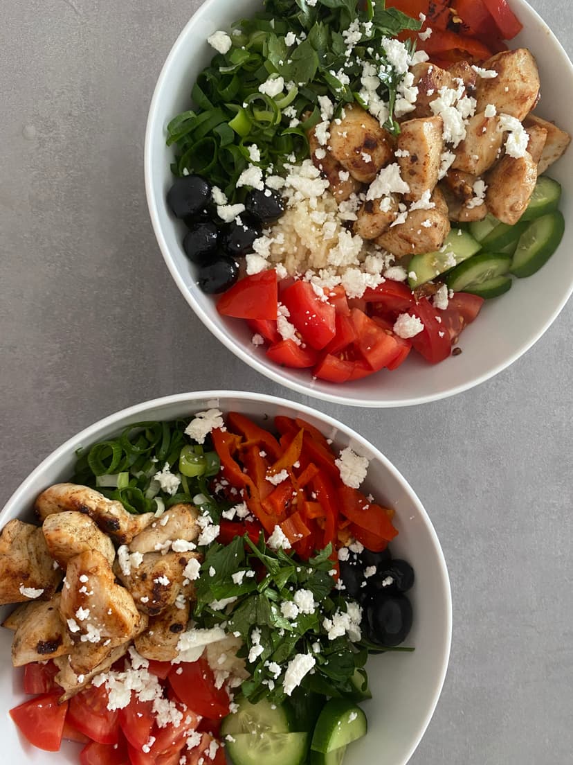 Recette Rocely de Bol de couscous méditerranéen au poulet, poivrons grillés et feta
